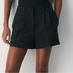 Aritzia Babaton Black Pleated Tailored Shorts Pleated Mini Short 9316